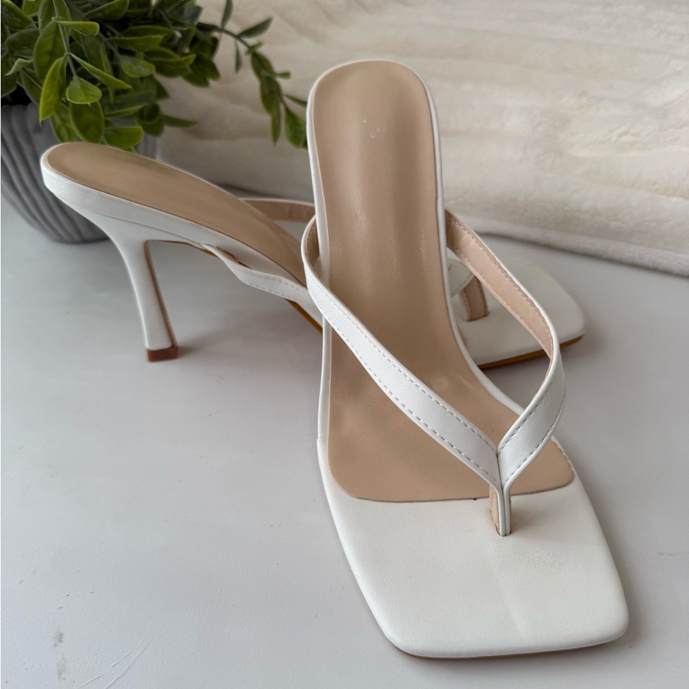 White square toe heeled sandals size 39